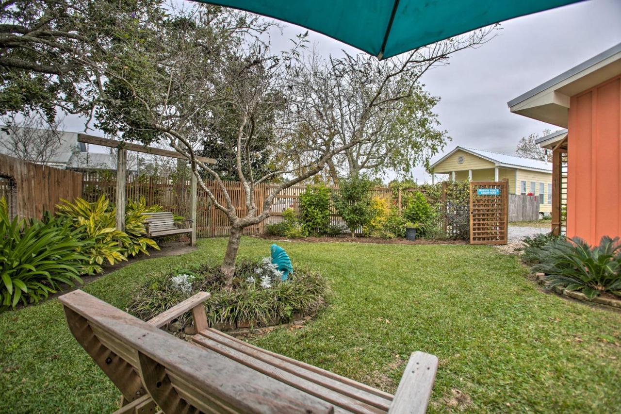 Old Town Getaway, Walk To Shopping, Dining, And Bay! Apartment Bay St. Louis Exterior photo