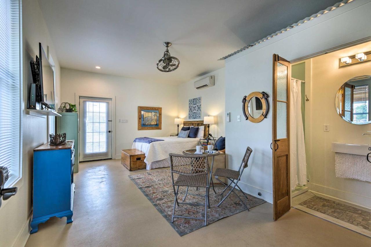 Old Town Getaway, Walk To Shopping, Dining, And Bay! Apartment Bay St. Louis Exterior photo